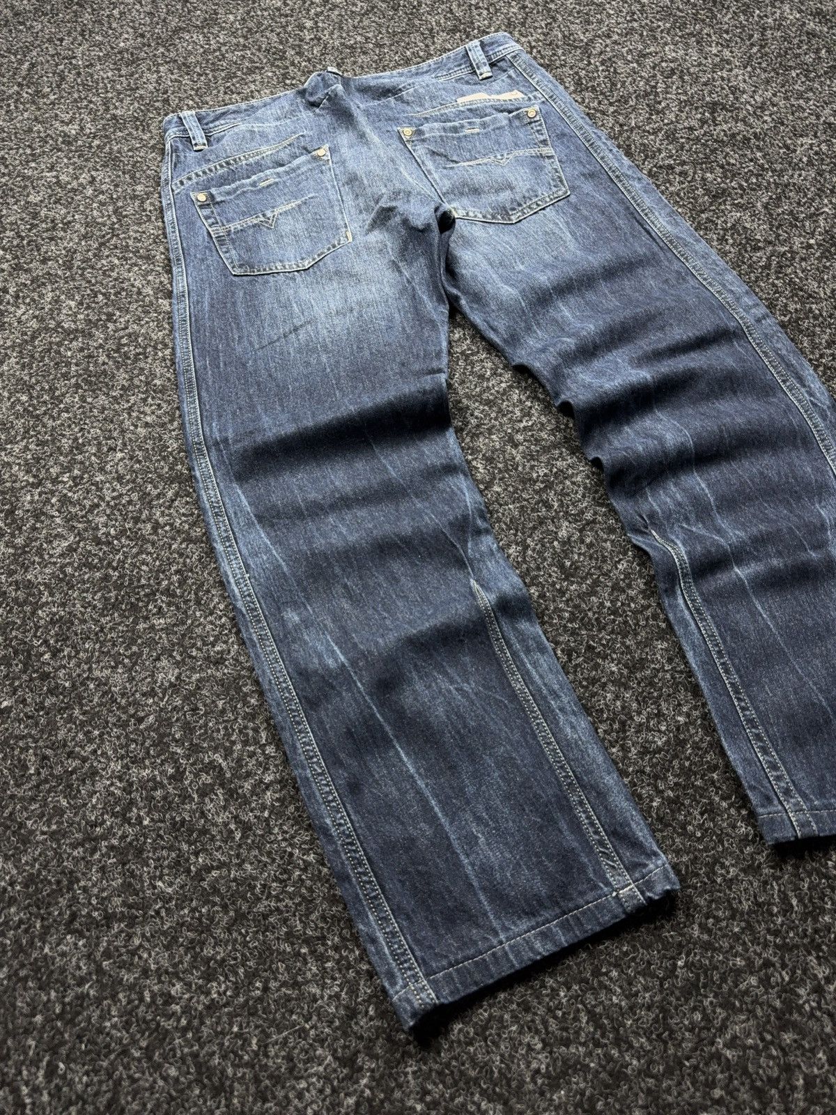 Diesel Luxury 00s Diesel Darron Distressed Y2K Slim Tapered Jeans Size US 33 - 12 Thumbnail