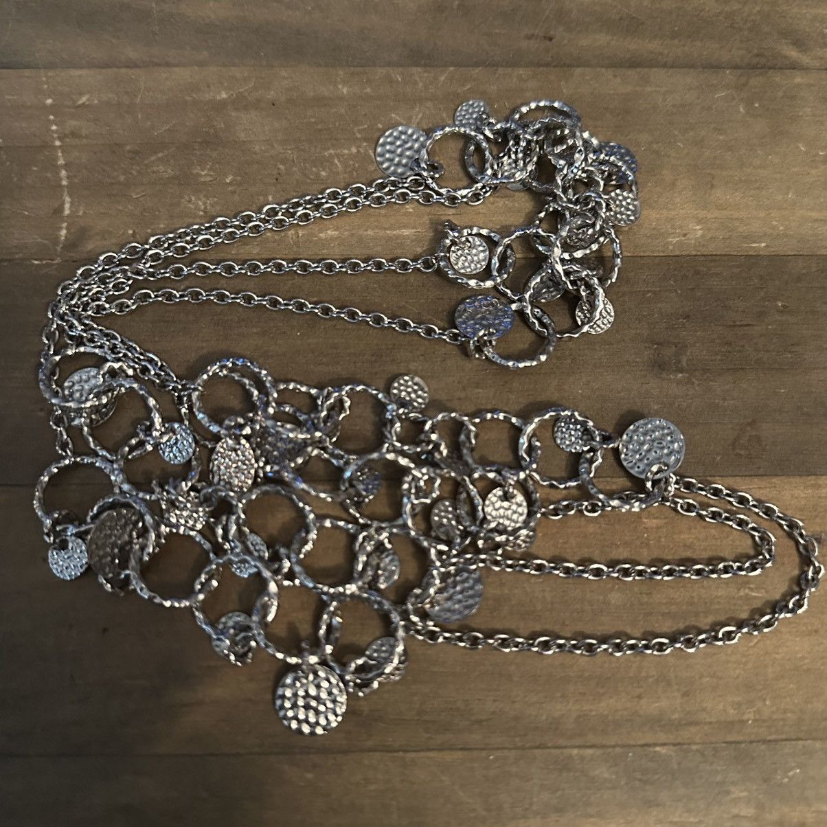 Other Long silver tone hammered links and disc charms necklace Size ONE SIZE - 3 Thumbnail