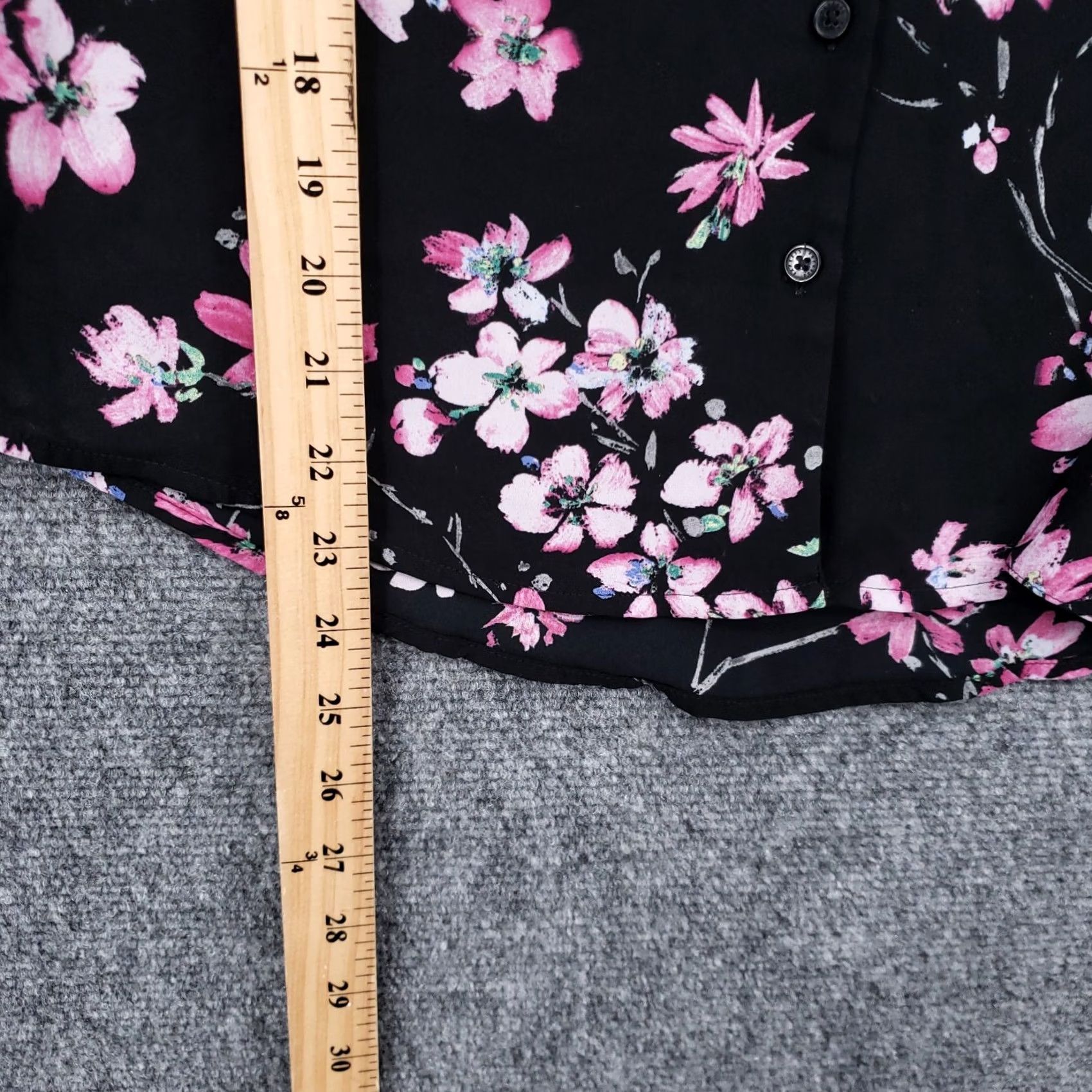 Express Express Womens XS Black Floral V Neck Blouse Button Long Sleeve Boho Pleated Size XS / US 0-2 / IT 36-38 - 5 Thumbnail