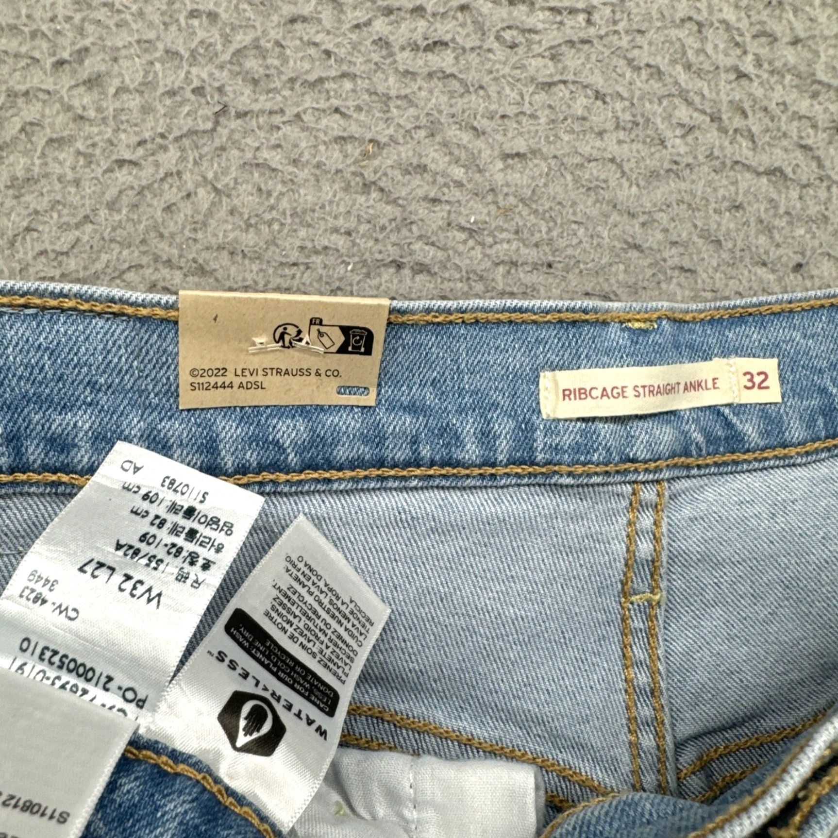 Levi's Levi's Jeans Women 32x27 Blue Ribcage Distressed Ankle Button Fly Denim Light Wash Regular Womens Size 24" / US 00 / IT 34 - 4 Thumbnail