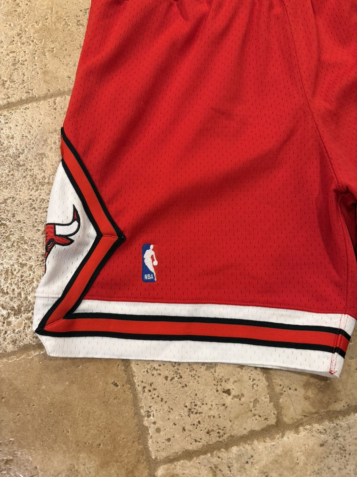 Mitchell & Ness Mitchell & Ness NBA Chicago Bulls Red Basketball Shorts Size US 34 / EU 50 - 4 Thumbnail