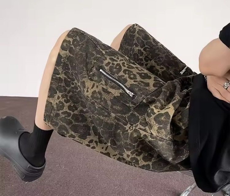 Other Cargo Multi Pocket Shorts - Leopard Print Trend Size US 29 - 4 Thumbnail