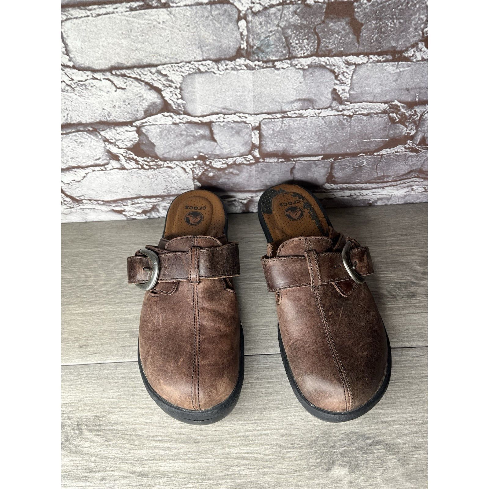 Crocs CROCS COBBLER Brown Leather Brass Buckle Heel Clogs Shoes Wo Size US 7 / IT 37 - 2 Thumbnail