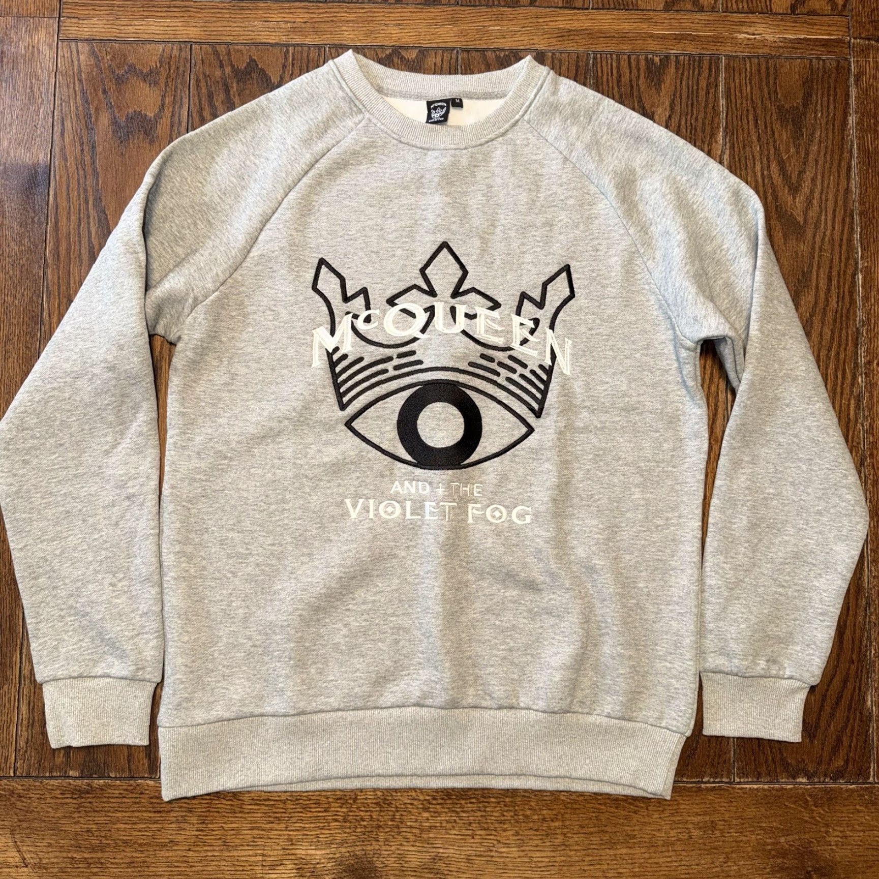 Vintage McQueen and the Violet Fog Sweatshirt Mens Medium Gray Crewneck Embroidered New Size US M / EU 48-50 / 2 - 2 Thumbnail
