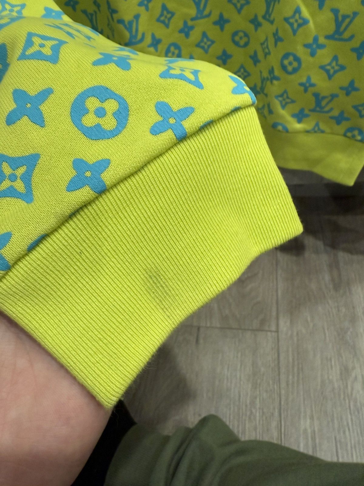 Louis Vuitton Louis Vuitton Yellow Blue Monogram Sweatshirt Size US L / EU 52-54 / 3 - 5 Thumbnail