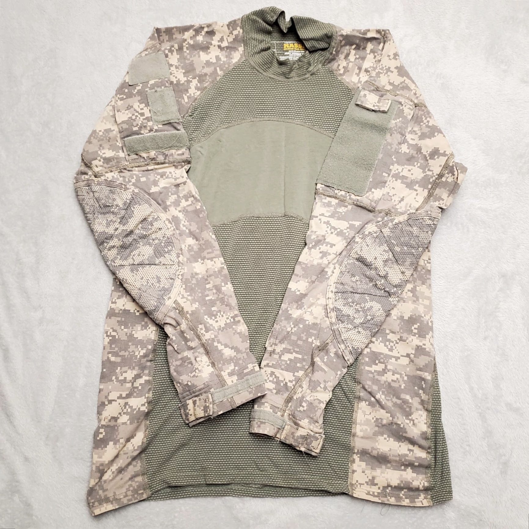 Vintage Massif Army Combat Shirt Shirt Mens S Green Camo Long Sleeve Breathable Camouflage Shirt Mens Small Green Camo Massif Mountain Gear Company Size US S / EU 44-46 / 1 - 5 Thumbnail