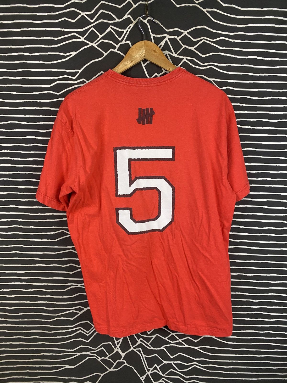 Undefeated Vintage Undefeated Red Tshirt Size US L / EU 52-54 / 3 - 2 Thumbnail