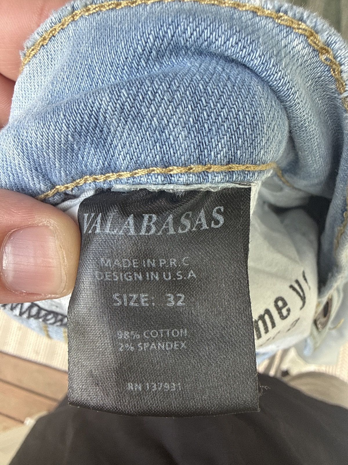 Valabasas flare denim jeans. Long fit