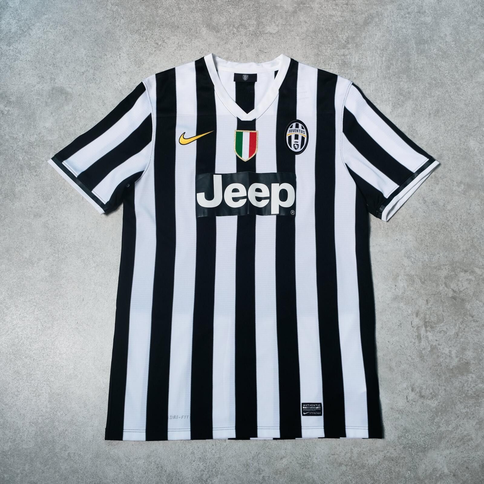 Nike 2013/14 Juventus Home Shirt Nike Chiellini (L/XL) Size US L / EU 52-54 / 3 - 2 Thumbnail