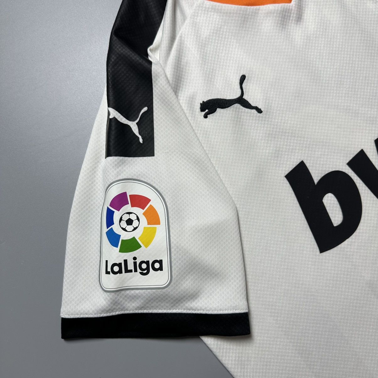 Puma VALENCIA PUMA 2019/2020 FOOTBALL HOME JERSEY #16 KANG IN Size US M / EU 48-50 / 2 - 5 Thumbnail