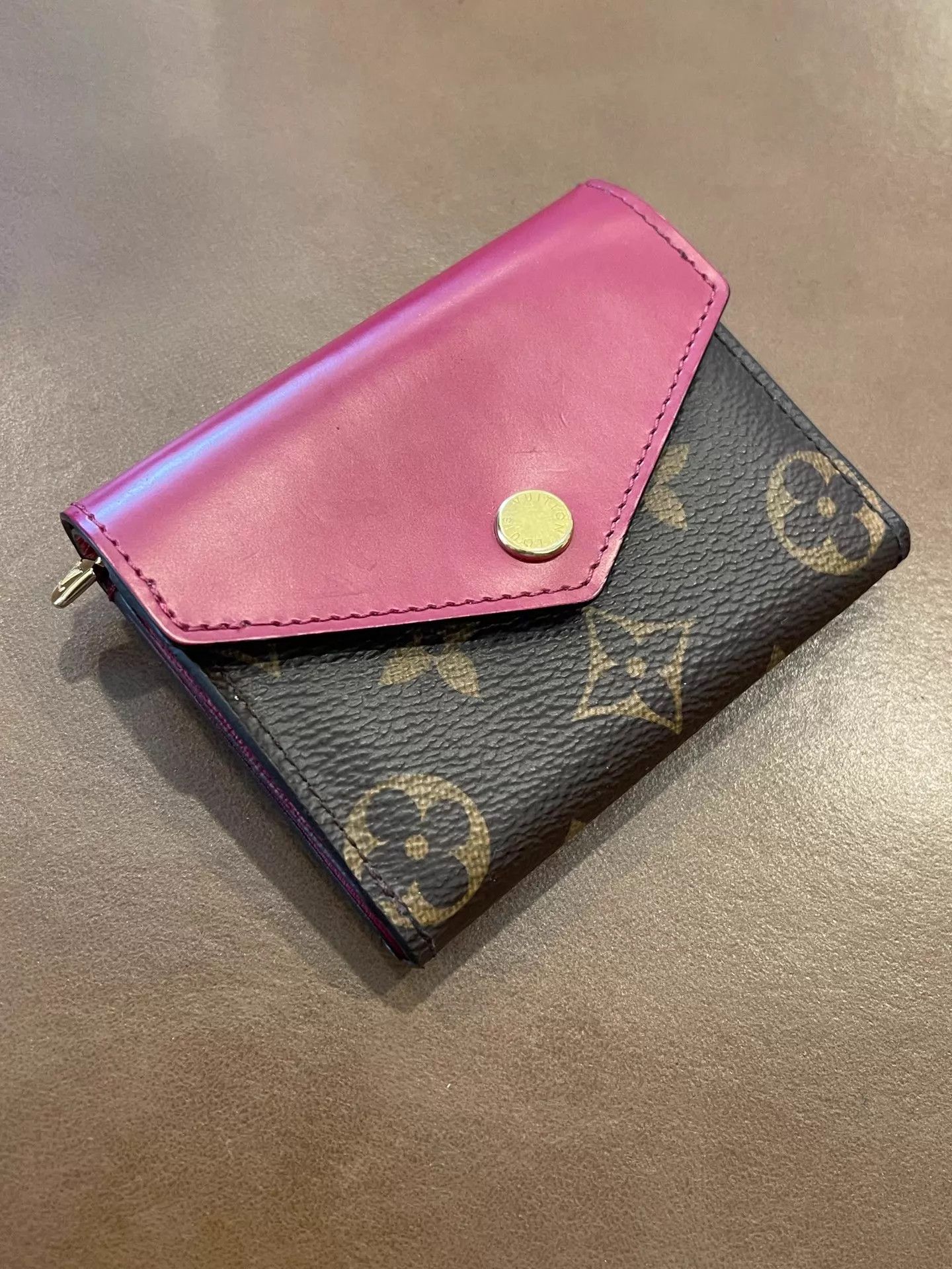 Louis Vuitton LV tri-fold monogram cherry red card holder Size ONE SIZE - 1 Thumbnail