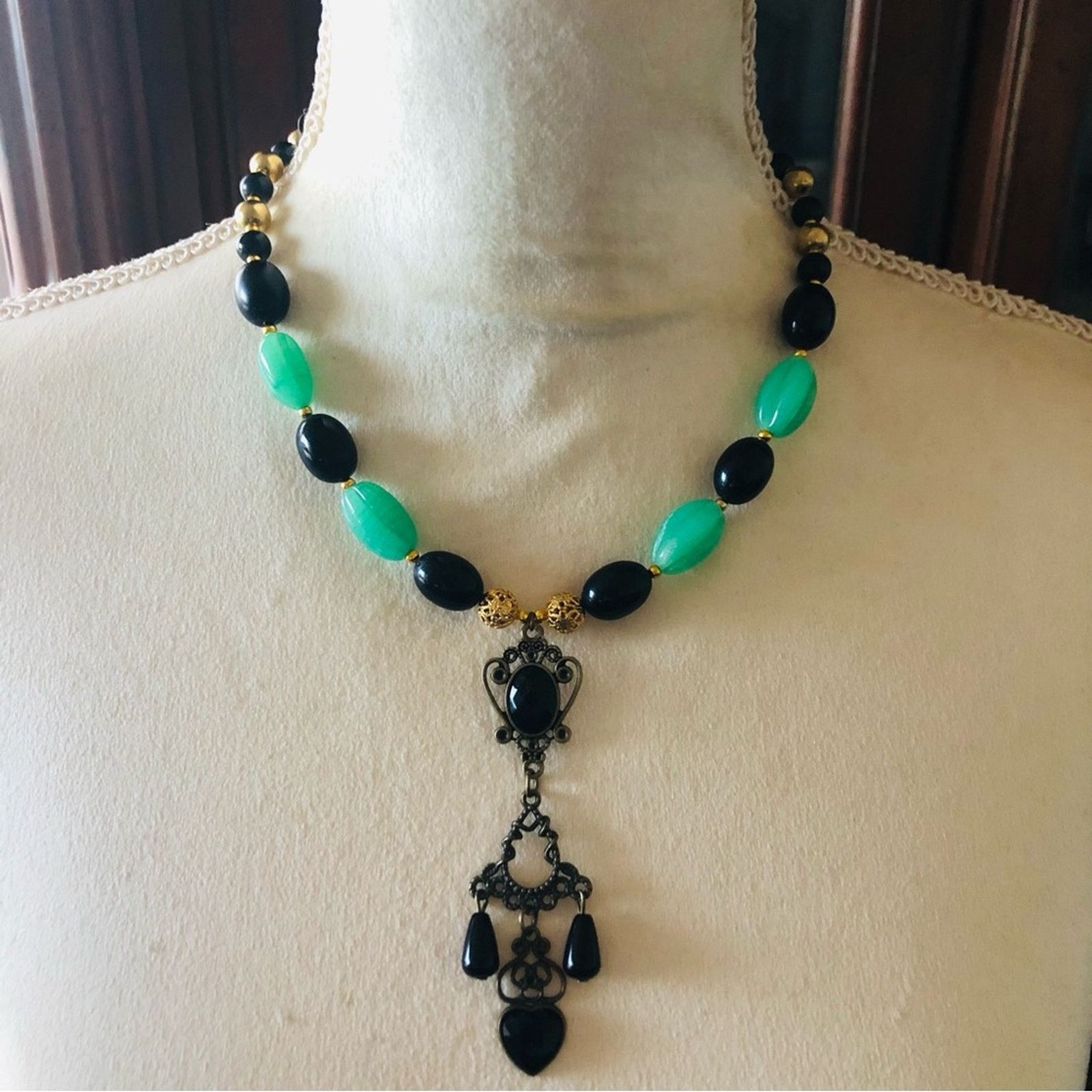 Handmade Handcrafted Victorian style pendant chalcedony necklace Size ONE SIZE - 2 Thumbnail