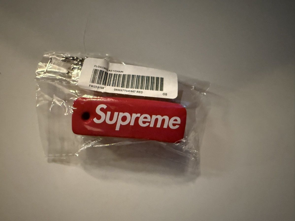 supreme floating keychain Supreme The North Face Floating Keychain