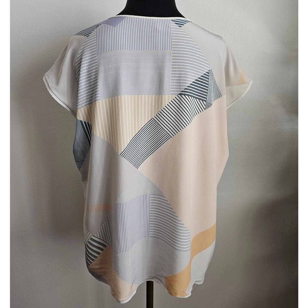 Lafayette 148 EUC Lafayette 148 Striped Sleeveless Silk Blouse Top XL Size XL / US 12-14 / IT 48-50 - 5 Thumbnail