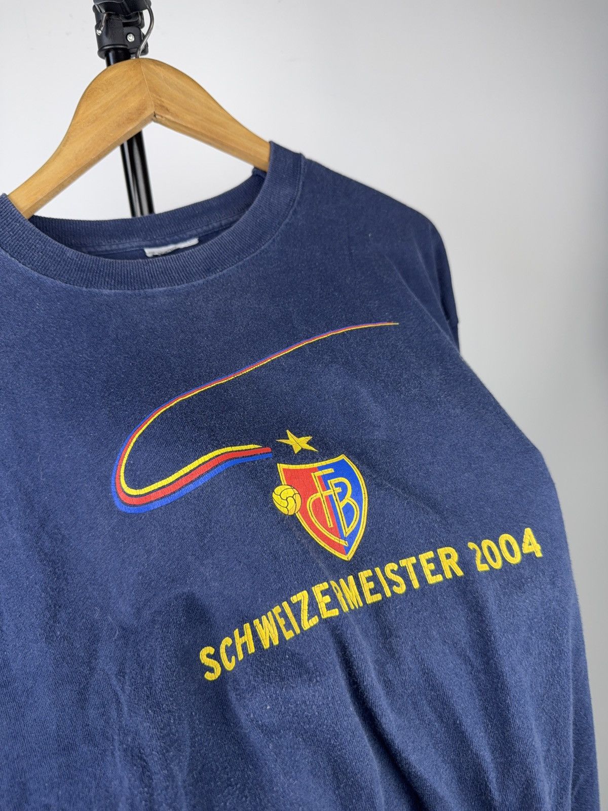 Vintage Vintage 00s FC Basel Schweizermeister 2004 Soccer T Shirt Size US XL / EU 56 / 4 - 7 Thumbnail