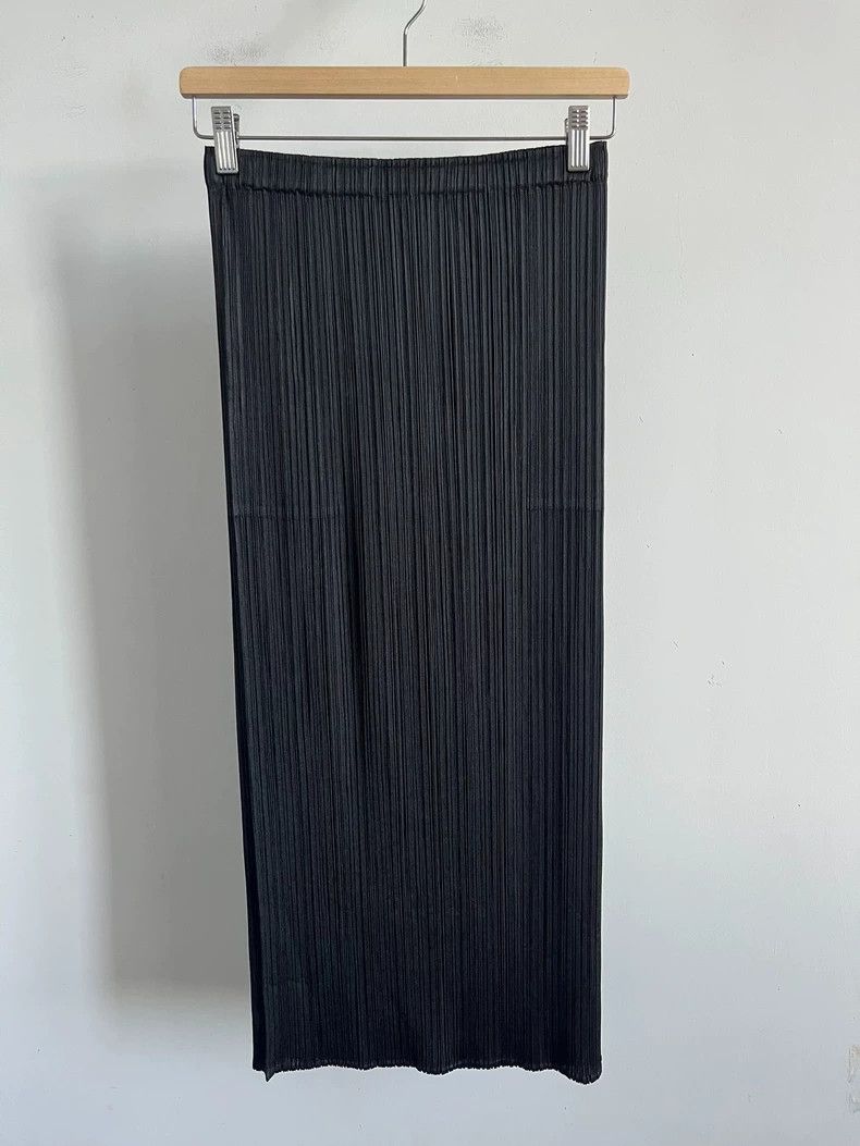 Issey Miyake Issey Miyake size:2 Black pleated skirt Size 22" - 1 Thumbnail