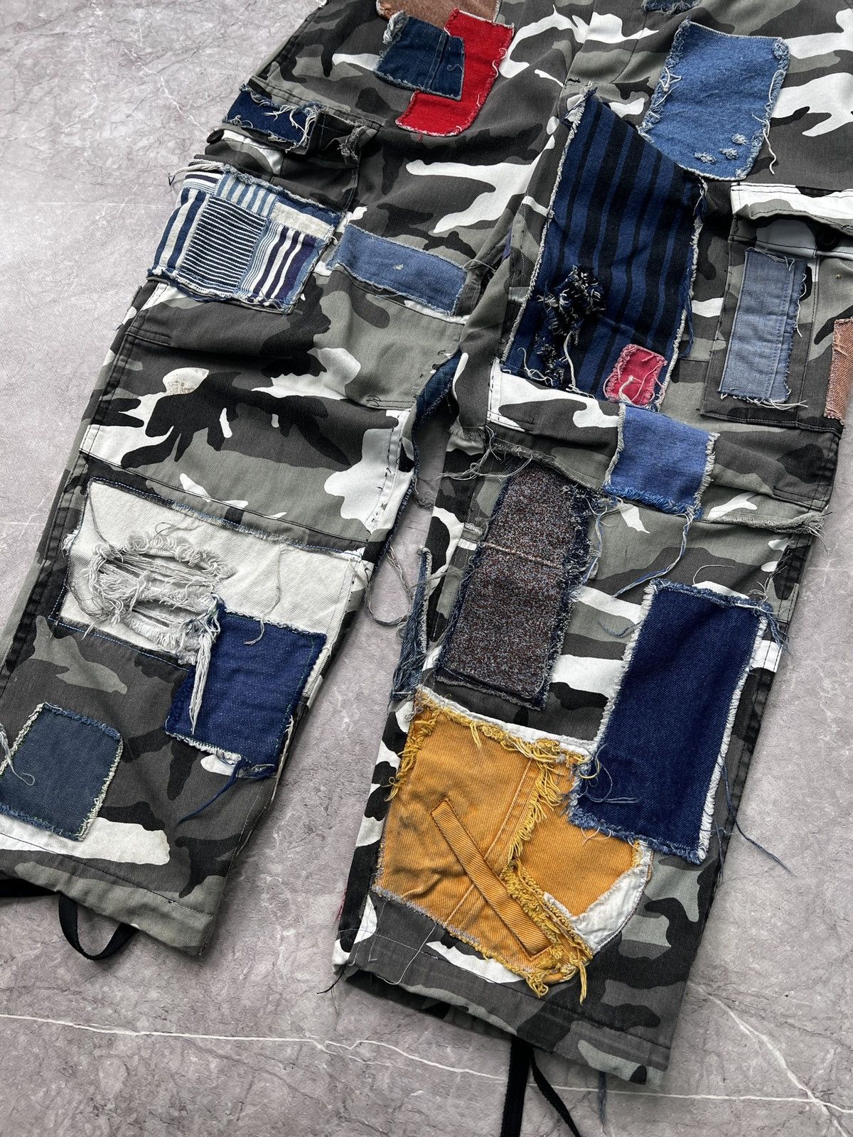 Japanese Brand VINTAGE MILITARY CUSTOM PATCHWORK JAPANESE BAGGY CARGO PANTS Size US 34 / EU 50 - 2 Thumbnail