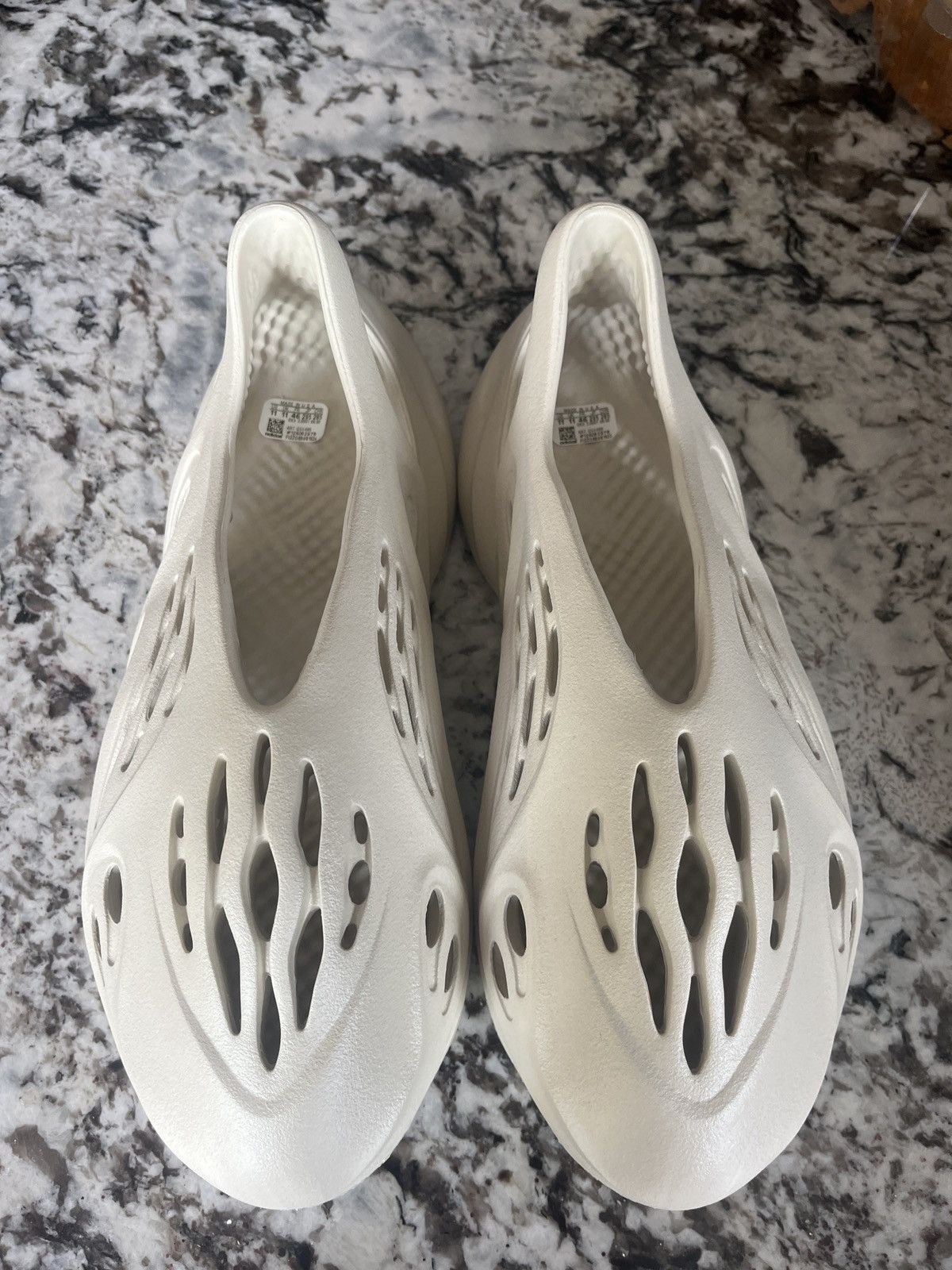 Adidas × Kanye West Yeezy Foam RNNR Ararat Size US 11 / EU 44 - 4 Thumbnail