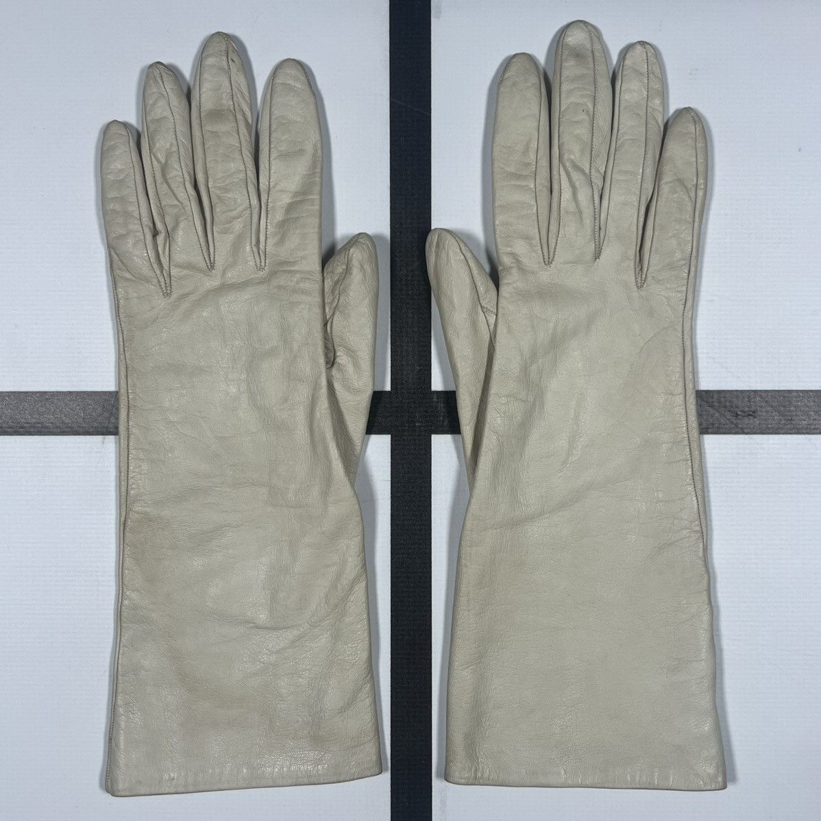 Hermes |[ 2000’s Hermès Lambskin White Leather Gloves ]| Size ONE SIZE - 3 Thumbnail