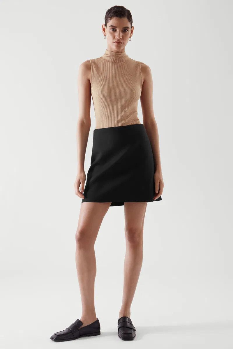 Cos Cos Scuba mini skirt Skirt Size 27" / US 4 / IT 40 - 1 Thumbnail