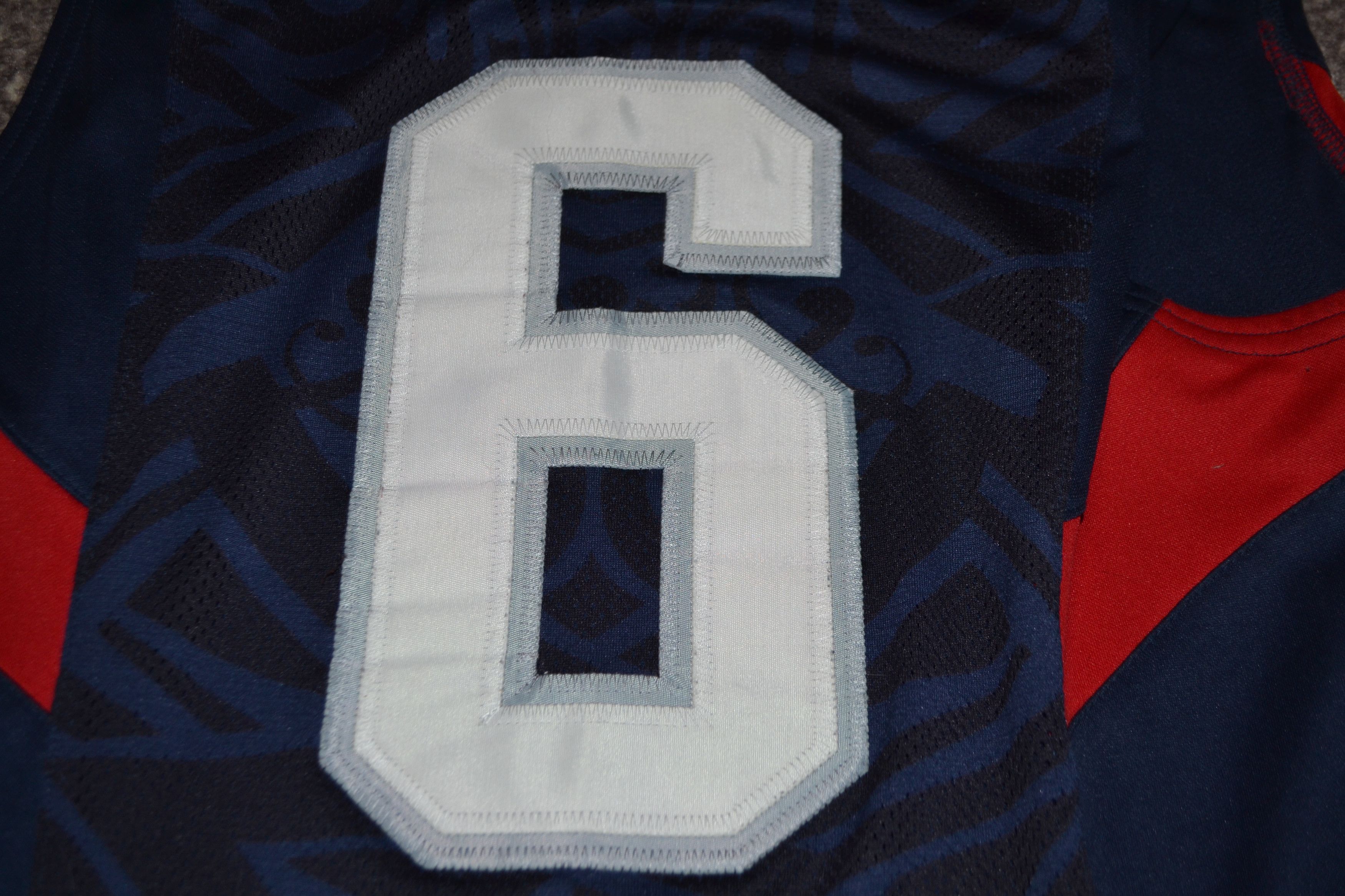 Nike Vintage USA 2008 Olympic Lebron James Basketball Jersey Size US S / EU 44-46 / 1 - 9 Thumbnail