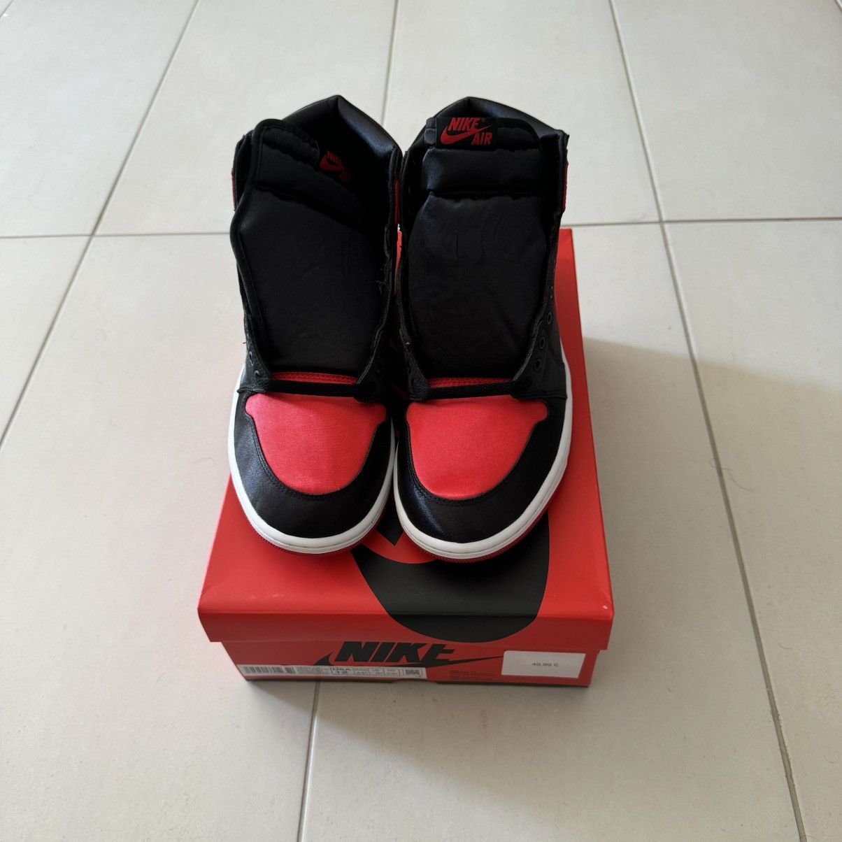 Jordan Brand × Nike Nike Air Jordan 1 Retro High Satin Bred Size US 10.5 / EU 43-44 - 5 Thumbnail