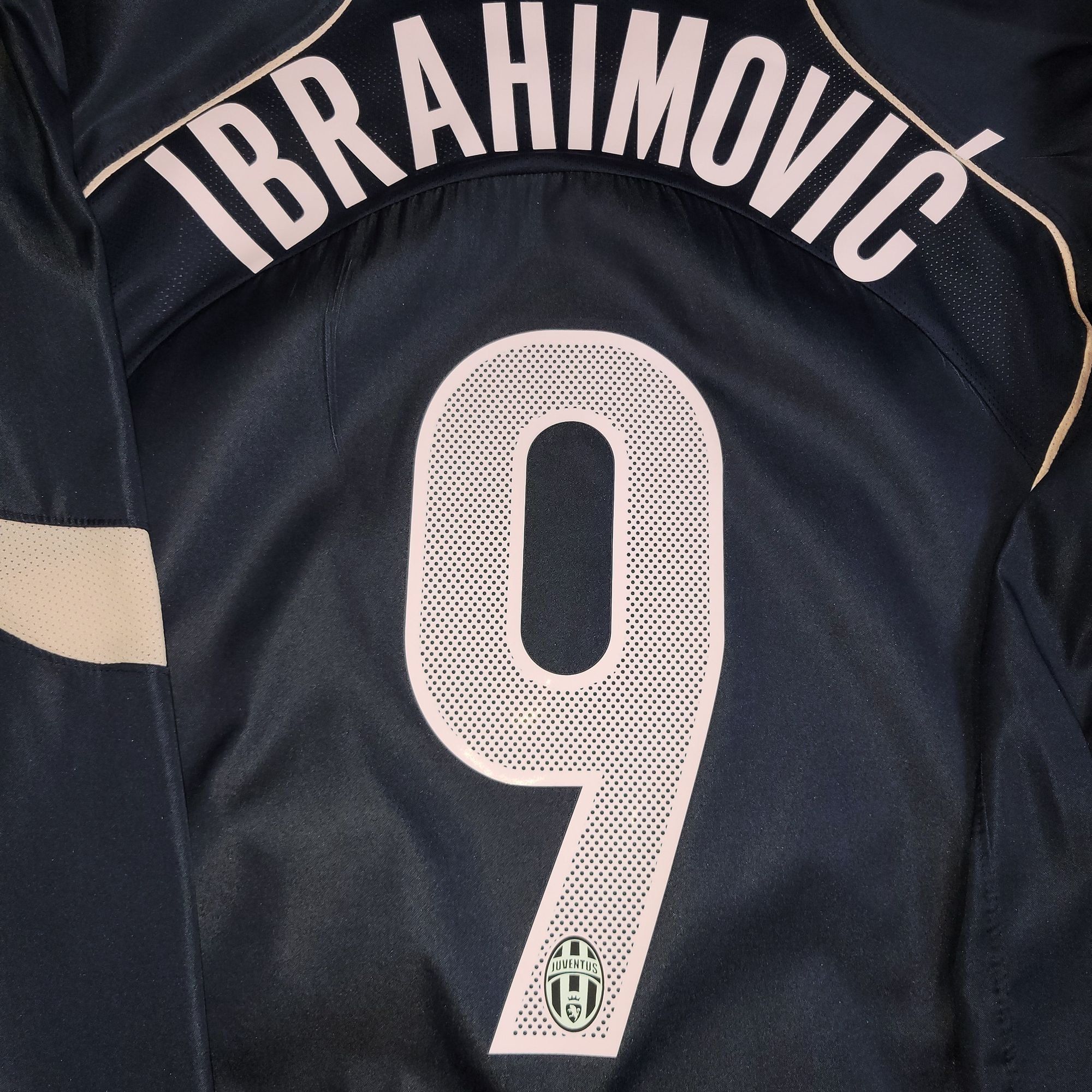 Nike Ibrahimovic Juventus 2004 2005 Long Sleeve Soccer Jersey L Size US L / EU 52-54 / 3 - 4 Thumbnail