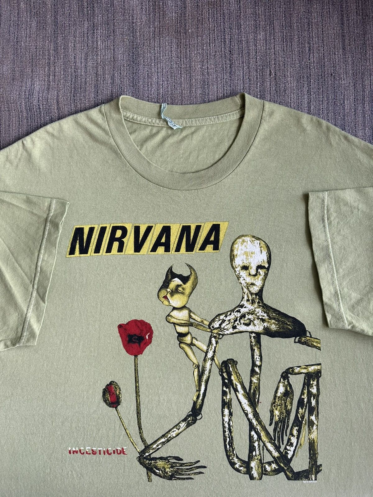 Band Tees × Nirvana × Vintage Vintage Nirvana Incesticide 2016 Official Merchandise BAND Size US XL / EU 56 / 4 - 1 Thumbnail