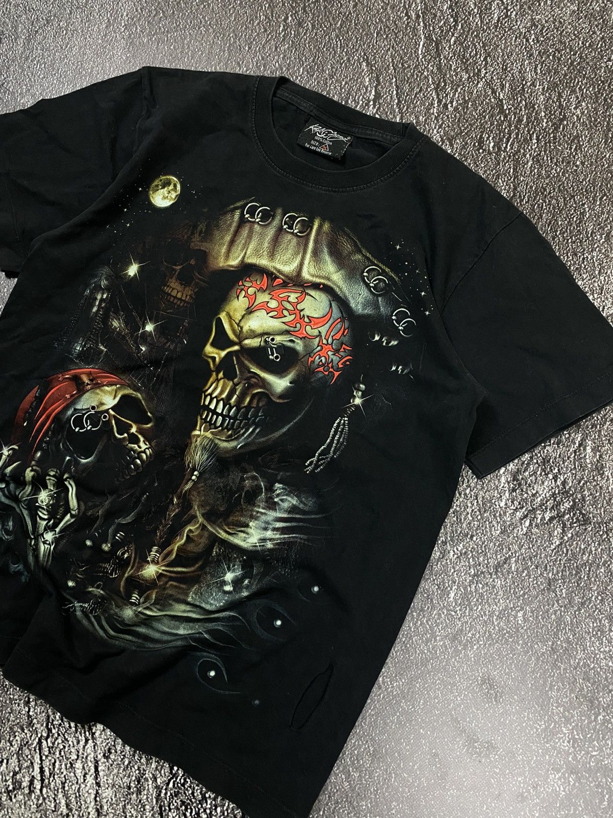 Liquid Blue × Vintage Vintage Pirates Death skull Overprinted Y2k Tee Size US M / EU 48-50 / 2 - 3 Thumbnail