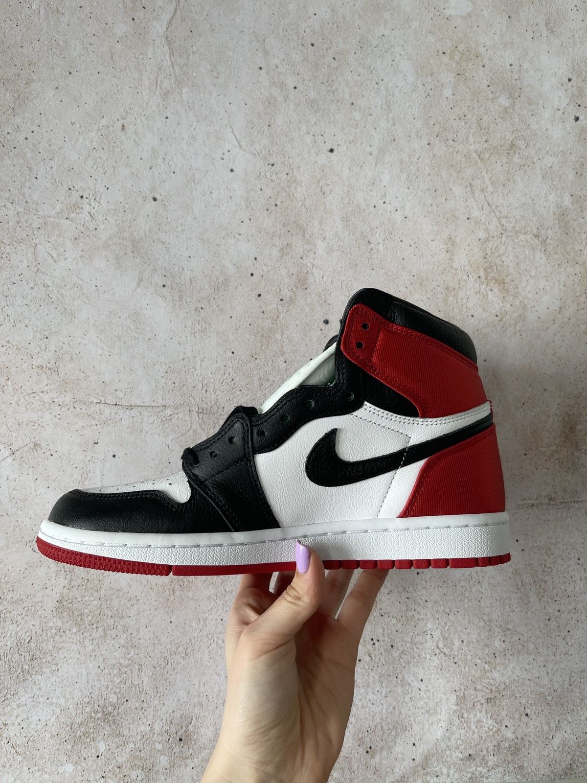 Jordan Brand Jordan 1 Retro High Satin Black Toe (Women's) Size US 12 / IT 42 - 2 Thumbnail