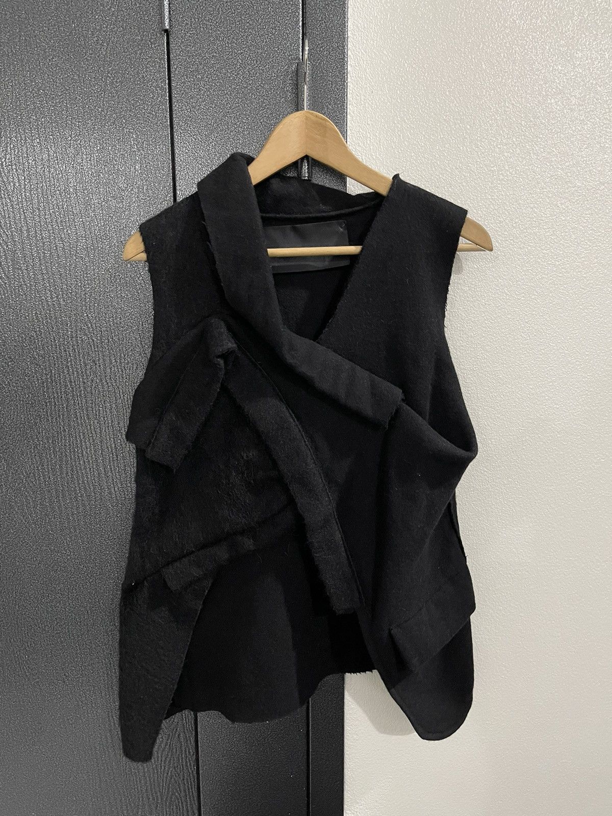 Vladimir Karaleev Sleeveless