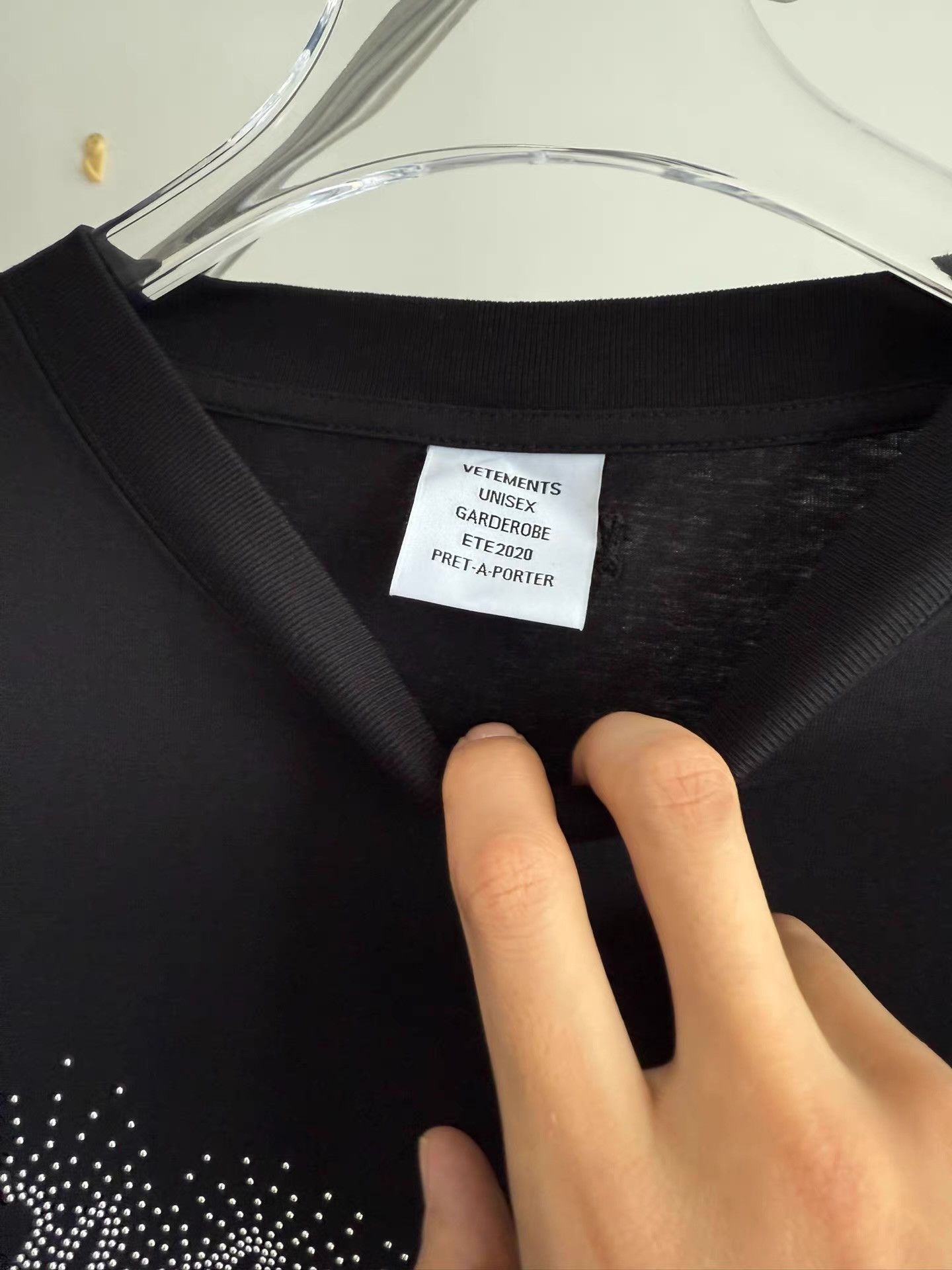 Vetements VETEMENTS black short-sleeve T-shirt with inlaid logo Q17 Size US S / EU 44-46 / 1 - 4 Thumbnail