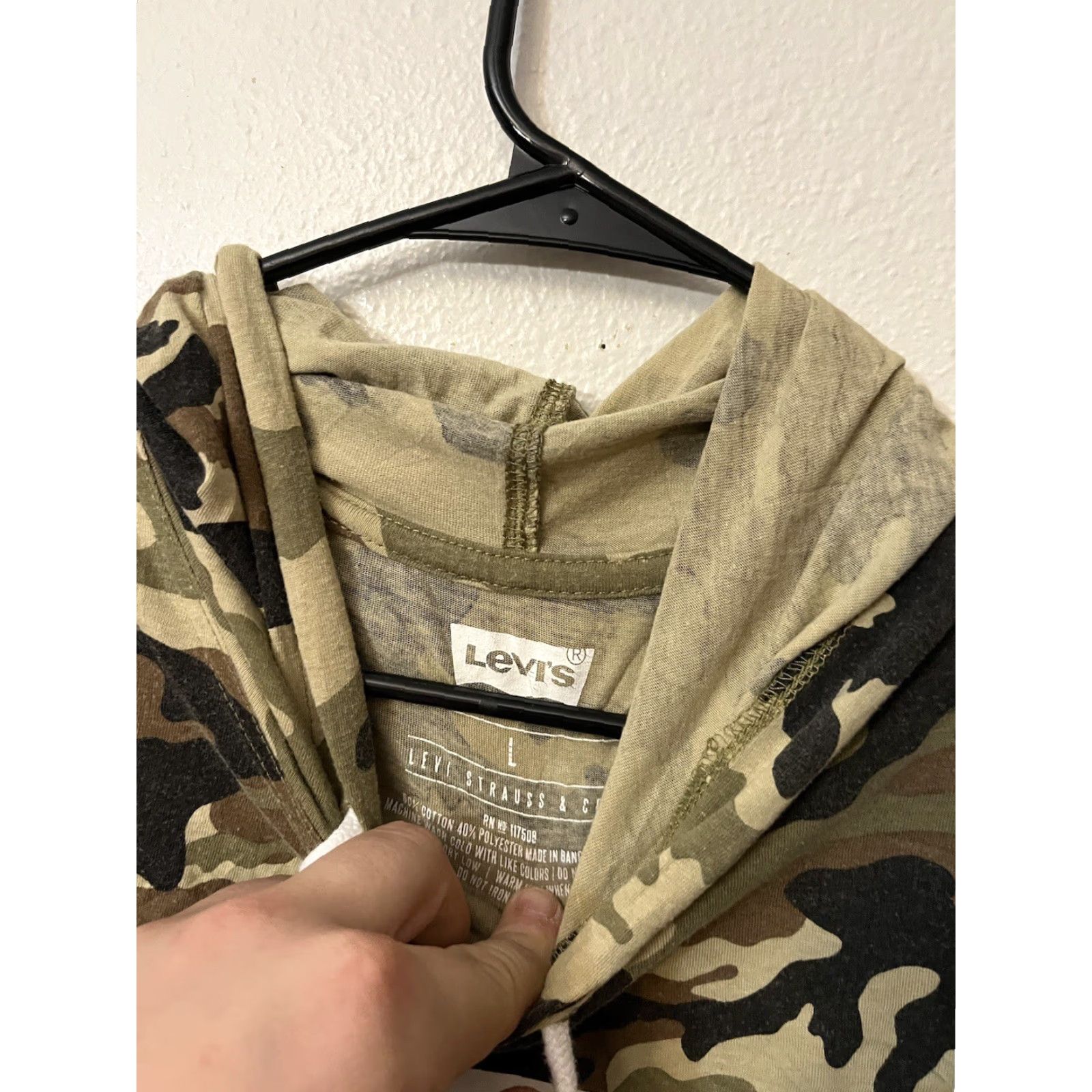 Levi's VINTAGE Levi's Hoodie Shirt Mens L Green Camouflage Long Sleeve Lightweight Spell Out (Center) Mens Size US L / EU 52-54 / 3 - 3 Thumbnail