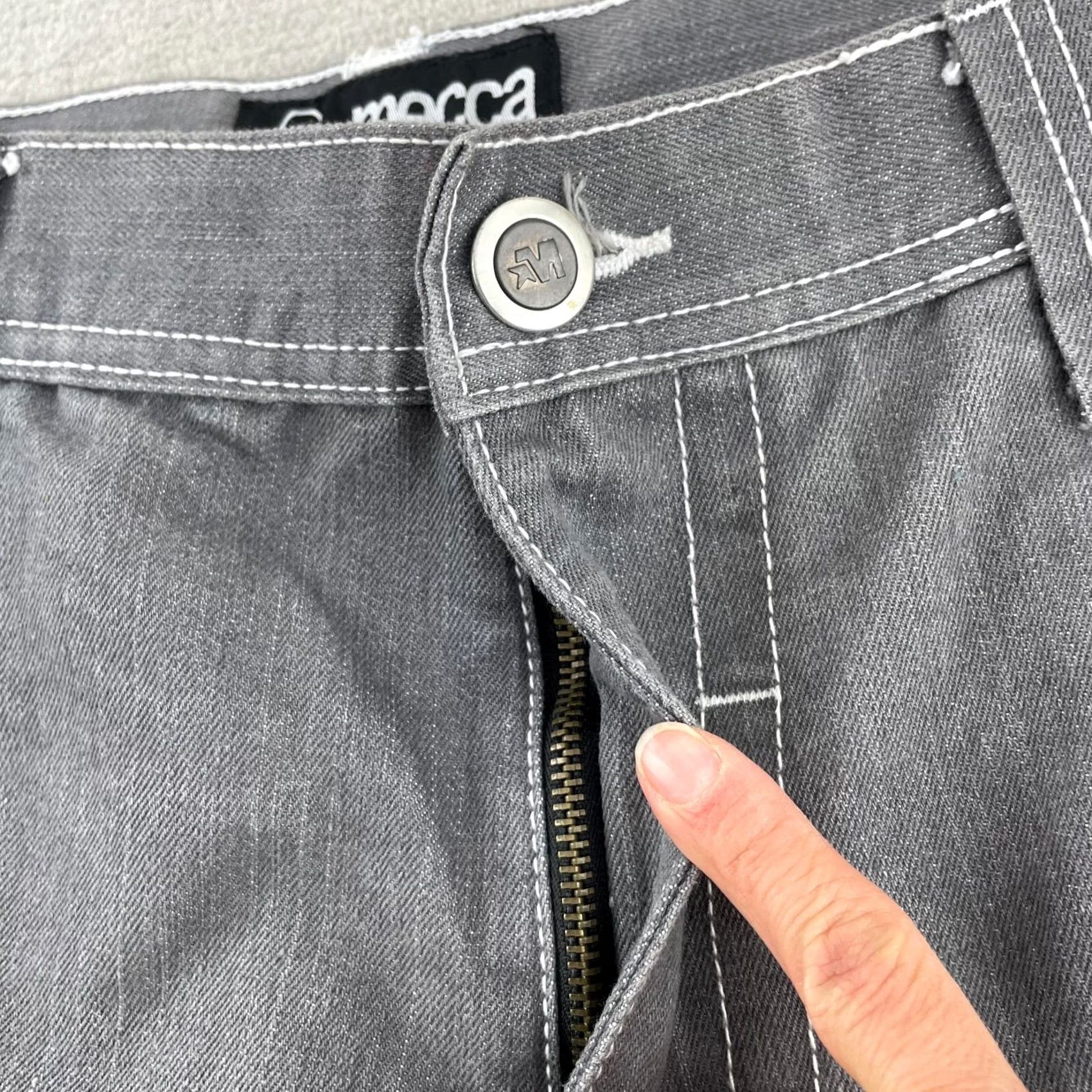 Vintage VINTAGE Mecca Jeans Shorts Men 34 Grey Wide Leg Baggy Grunge Y2K Denim 5-Pocket Bermuda Relaxed Mens Size US 34 / EU 50 - 3 Thumbnail