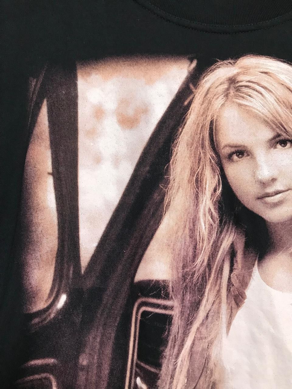 Band Tees Vintage Britney Spears Moving Blue 00s T Shirt Size US L / EU 52-54 / 3 - 2 Thumbnail