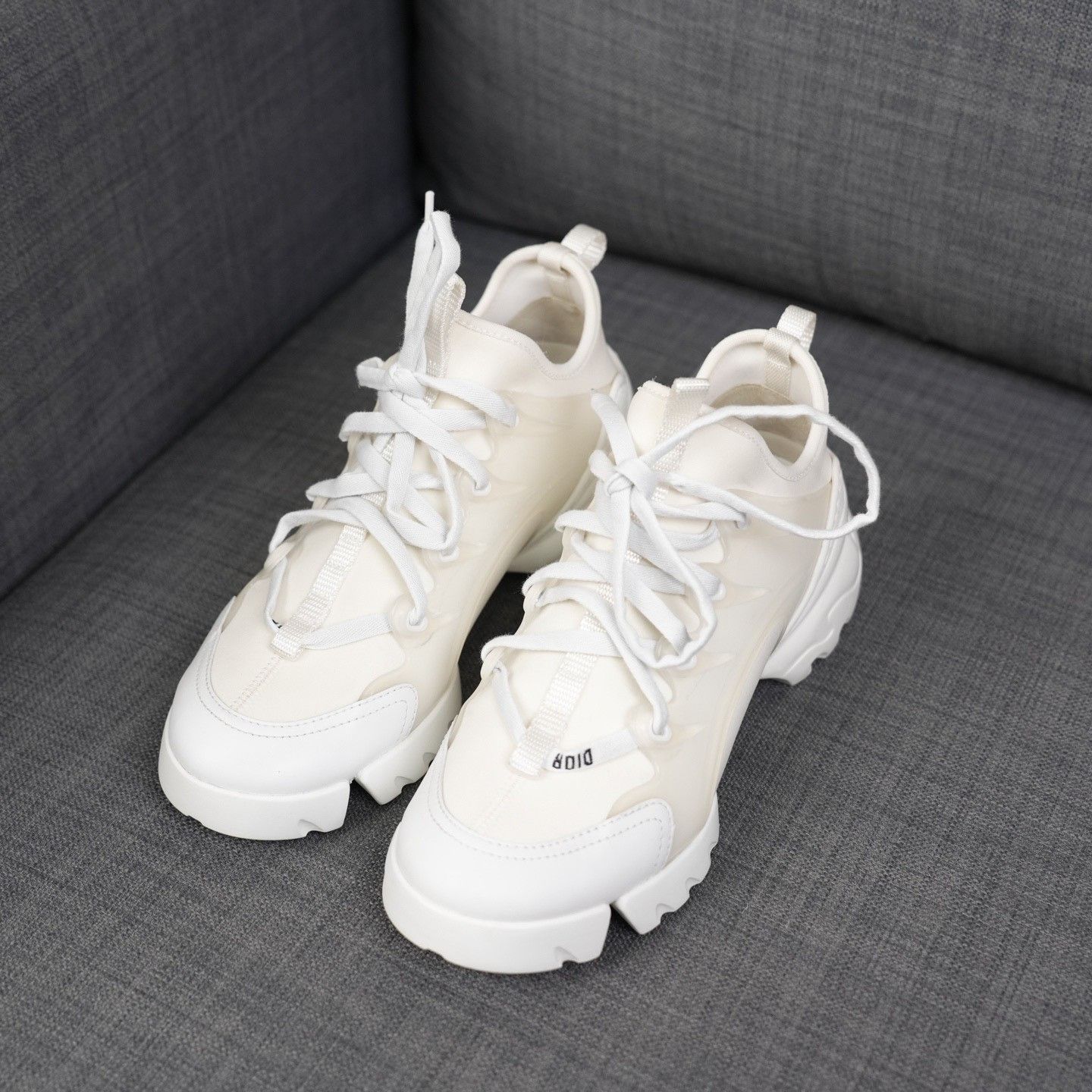 Dior Dior White Lowtop Sneakers us_6 Women Size US 6 / IT 36 - 1 Thumbnail