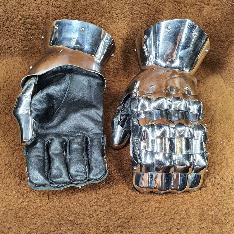 Vintage Balenciaga Inspiration Handmade Chevalier Knight Gauntlets Size ONE SIZE - 18 Thumbnail