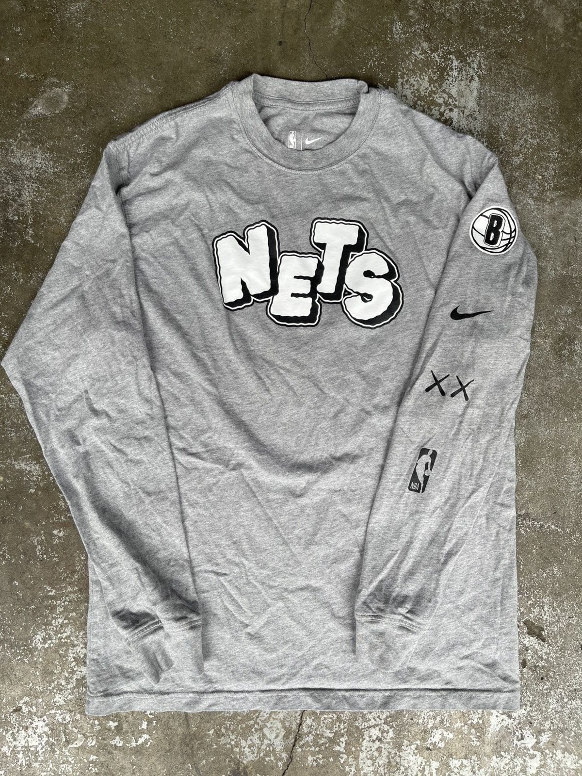 Kaws Nike Kaws Brooklyn Nets Long Sleeve Shirt Size US M / EU 48-50 / 2 - 1 Thumbnail