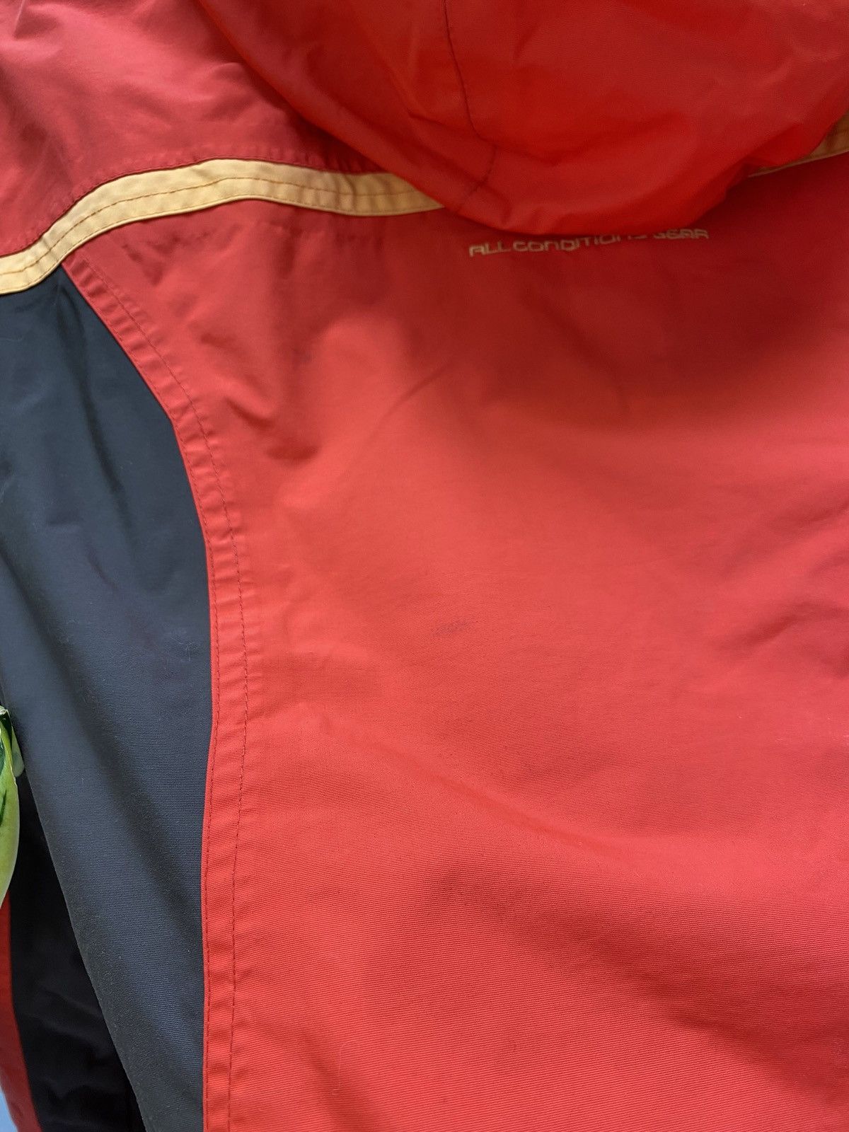 Nike ACG × Vintage Vintage Nike ACG Red Gorpcore Jacket Y2K M Size M / US 6-8 / IT 42-44 - 24 Thumbnail