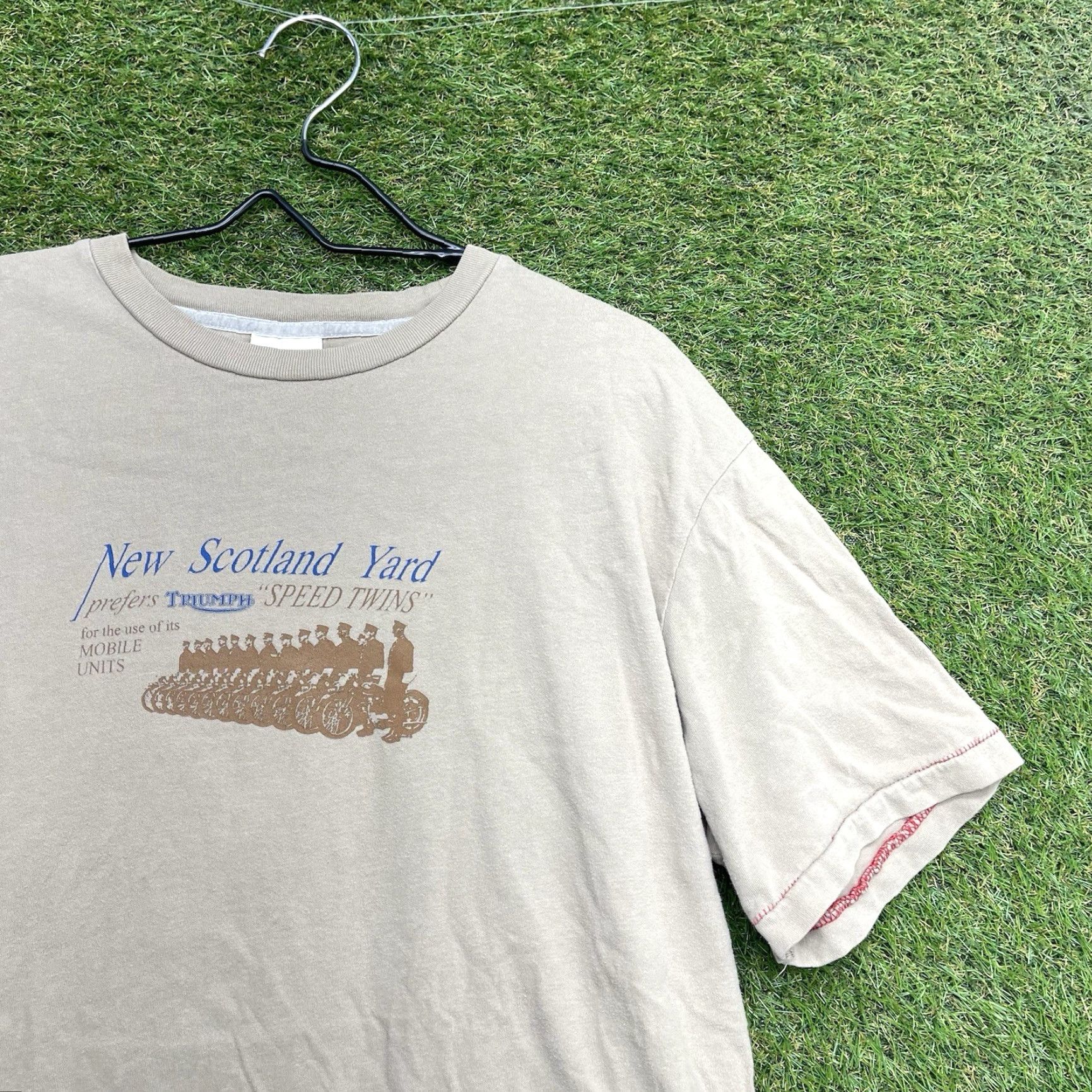 Vintage VINTAGE Triumph Motorcycles Shirt Mens XL Boxy Single Stitch New Scotland Yard 90s Beige Cotton Logo Crew Neck Short Sleeve T-Shirt Size US XL / EU 56 / 4 - 2 Thumbnail