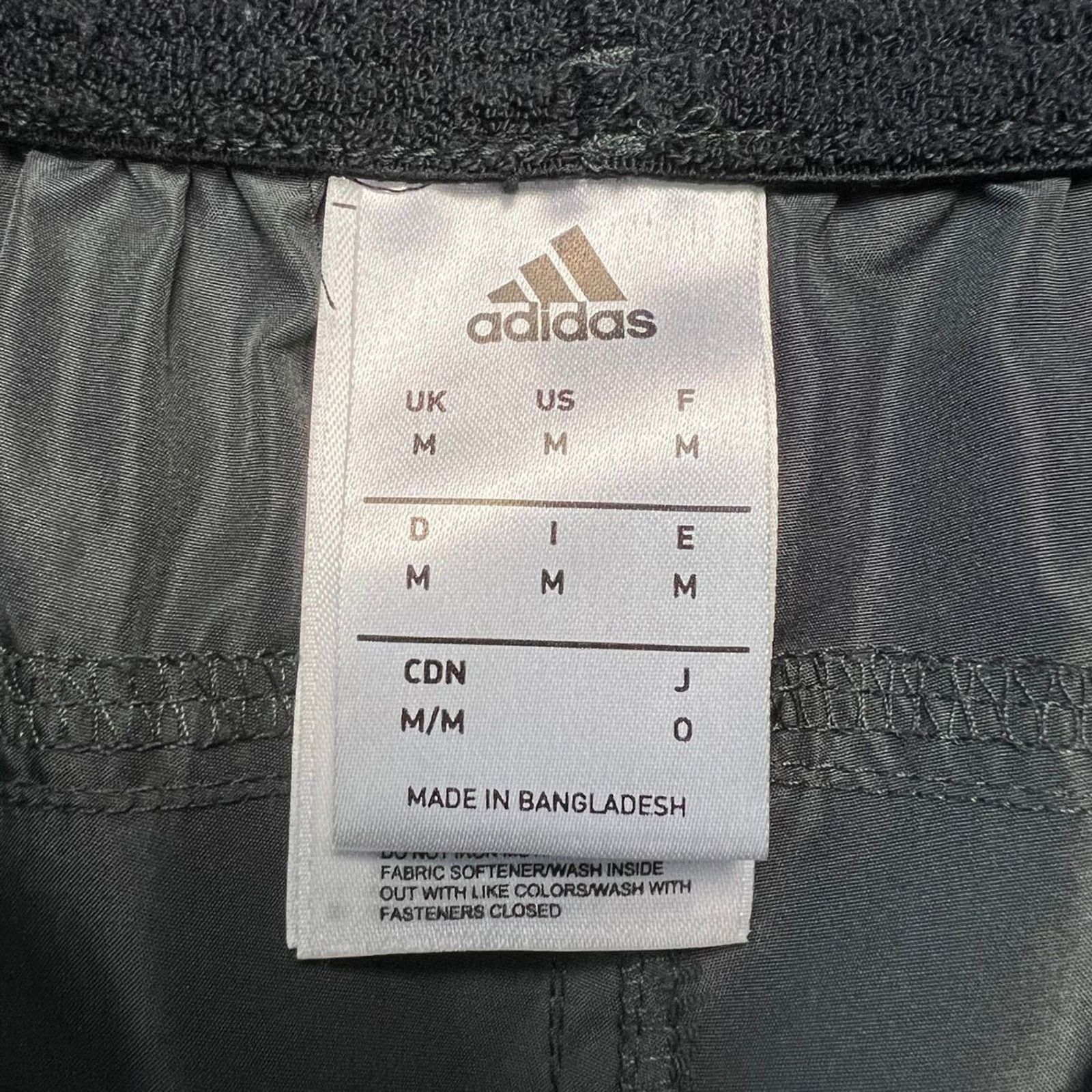 Adidas × Vintage Adidas Shorts Medium Stripes Spell Out Pocketed Gym Pants Size US 30 / EU 46 - 4 Thumbnail
