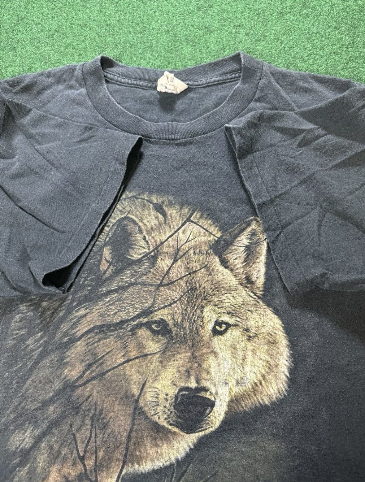 The Mountain × Vintage Vintage 90s Lone Wolf Nature Animal Single Stitch T Shirt Size US XL / EU 56 / 4 - 4 Thumbnail