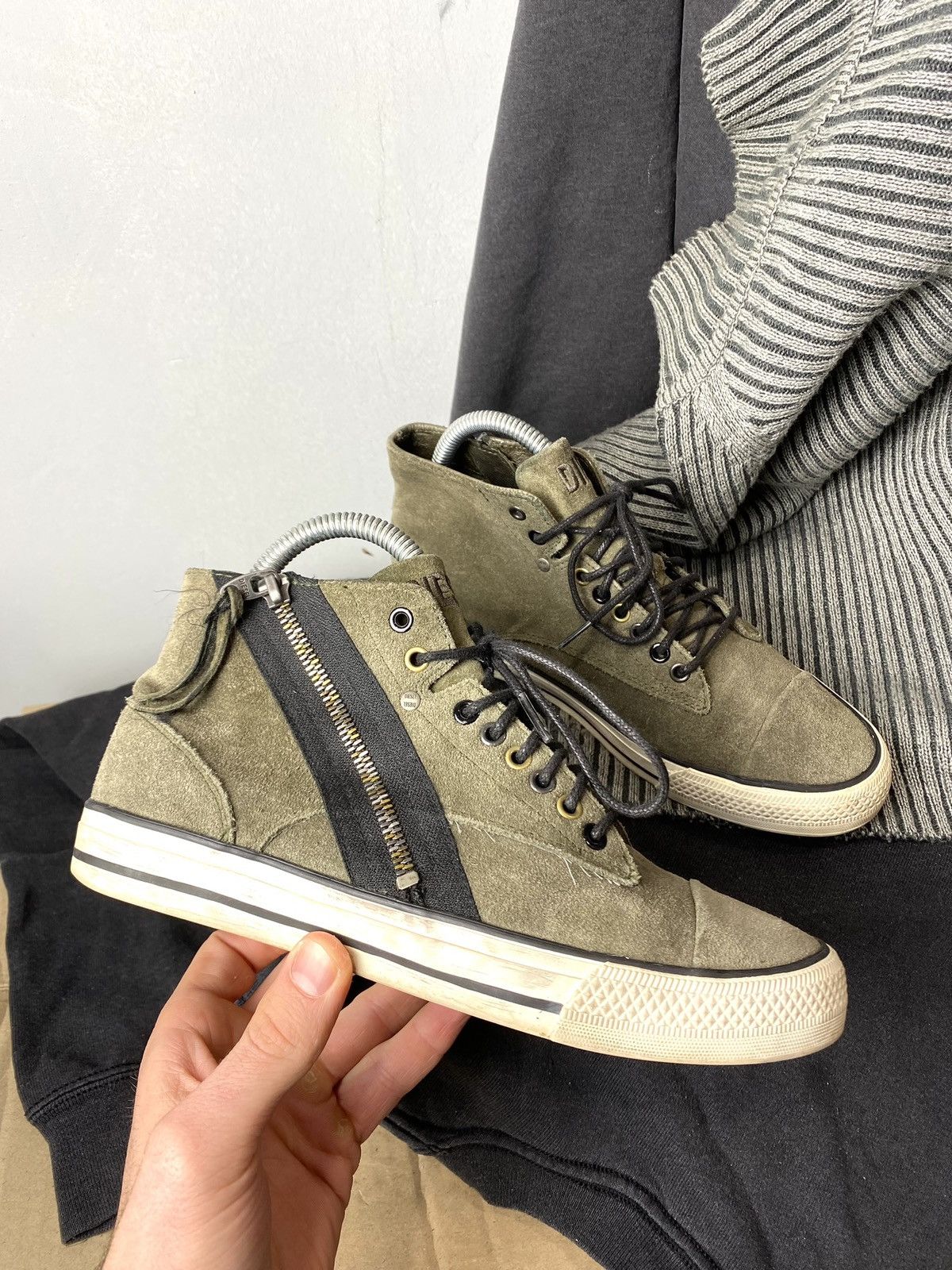 Diesel Vintage Diesel High Top Design Suede Sneakers Size US 7.5 / IT 37.5 - 10 Thumbnail