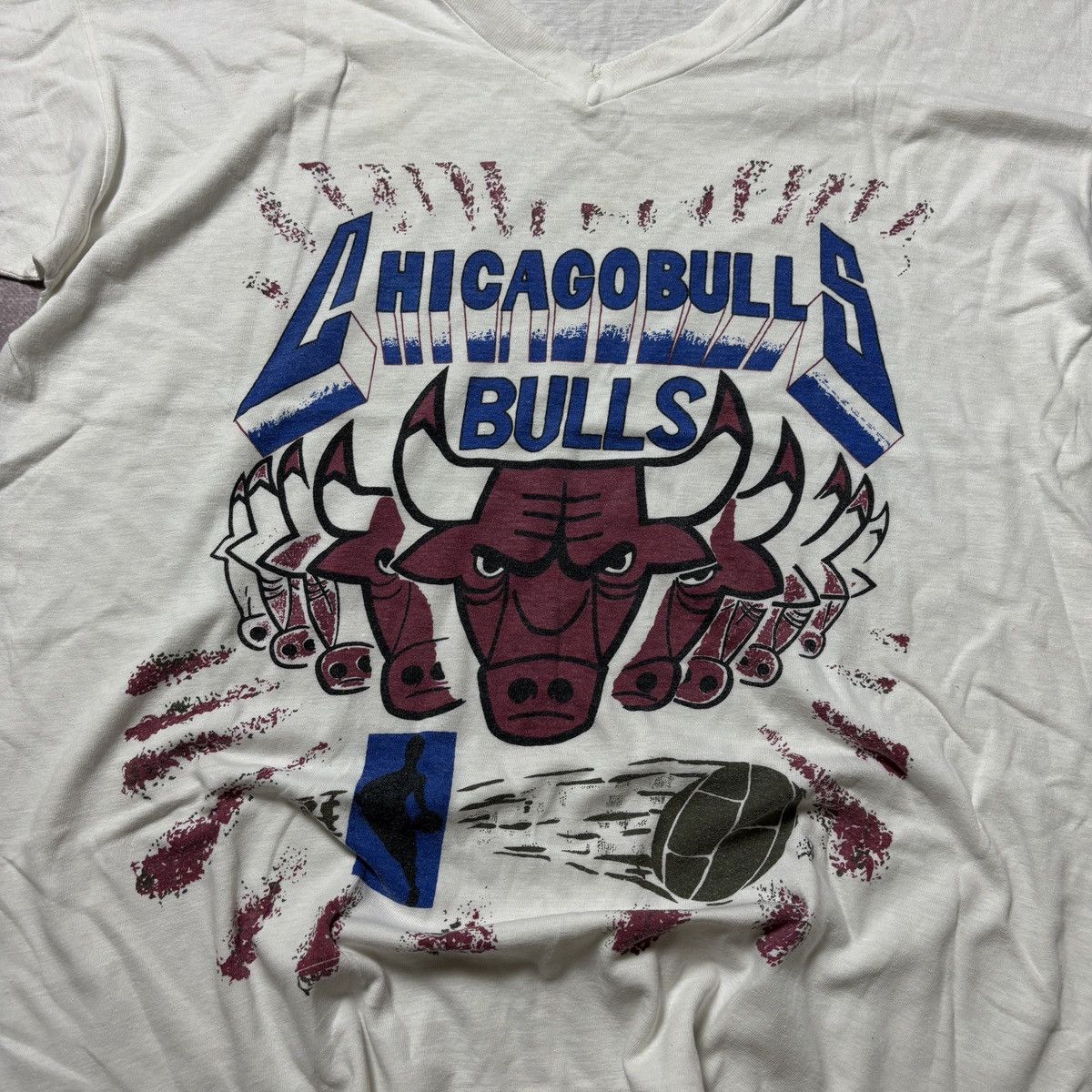 Vintage vintage chicago bulls single stitch v-neck 90s t-shirt Size US XL / EU 56 / 4 - 2 Thumbnail