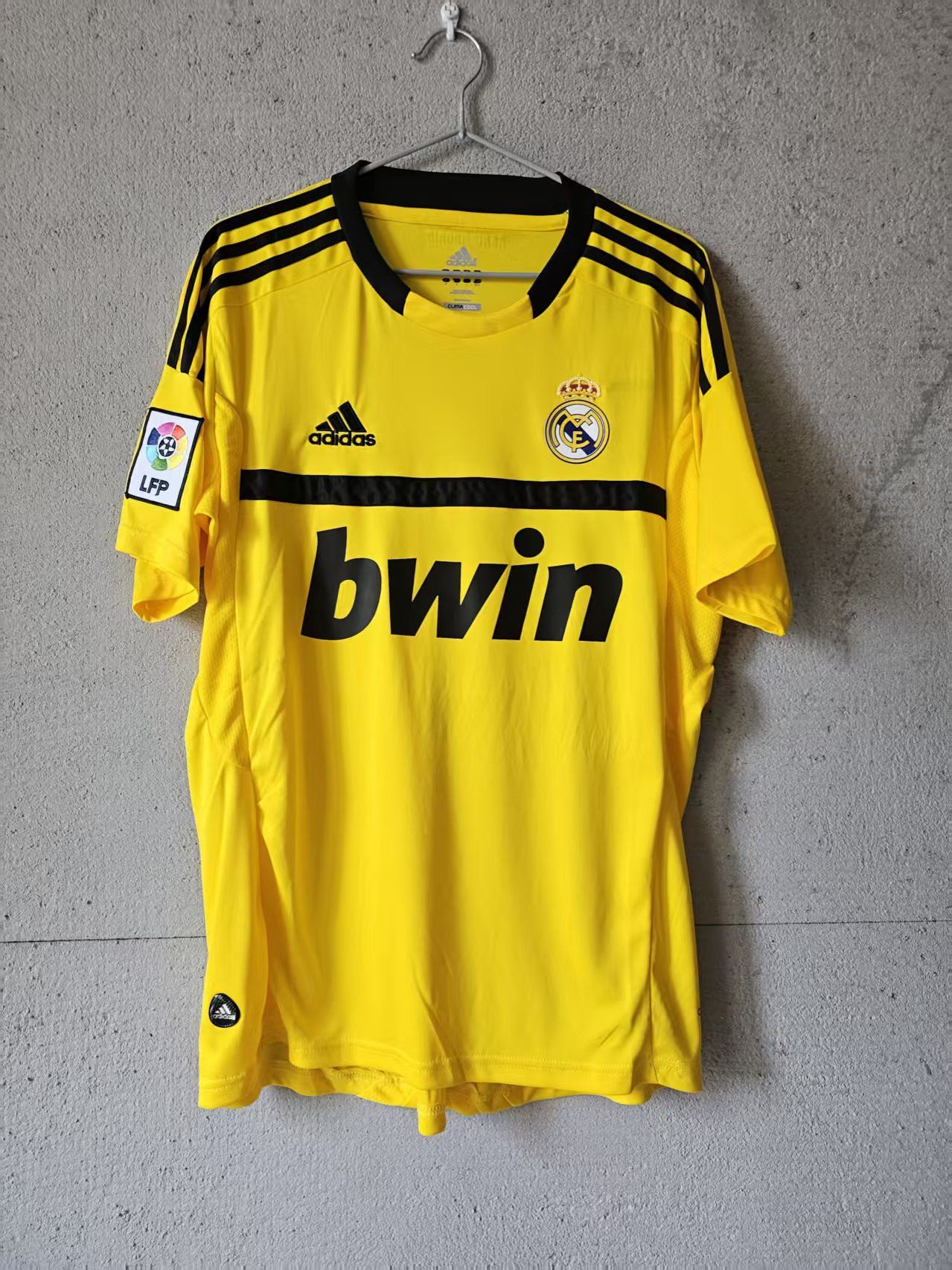 Other 2011 2012 Real Madrid #1 Iker Casillas Jersey Home Size US XL / EU 56 / 4 - 2 Thumbnail