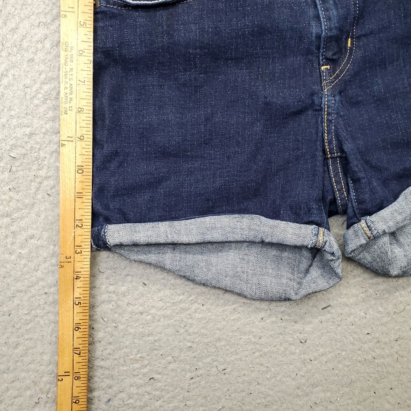 Levi's Levi's Womens Bermuda Shorts Size 31 Blue Denim Red Tab Low Waist Cuffed Mid Length 5-Pocket Design Size 24" / US 00 / IT 34 - 3 Thumbnail