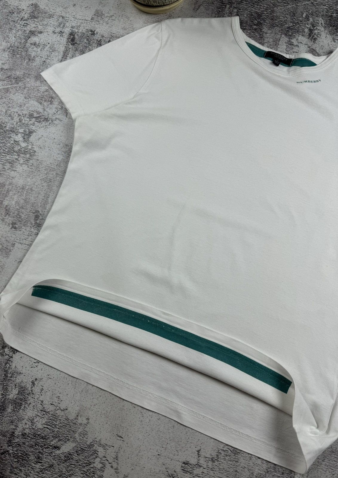 Burberry Burberry London 100% Cotton Basic Mini Neck Logo T Shirt Size US L / EU 52-54 / 3 - 10 Thumbnail