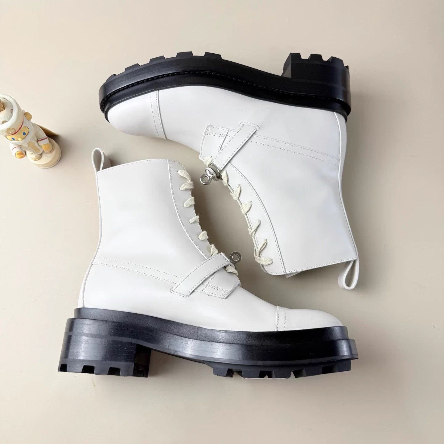Hermes Hermes Ivory Kelly buckle laced short boots EU36.5 Size US 5.5 / IT 35.5 - 6 Thumbnail
