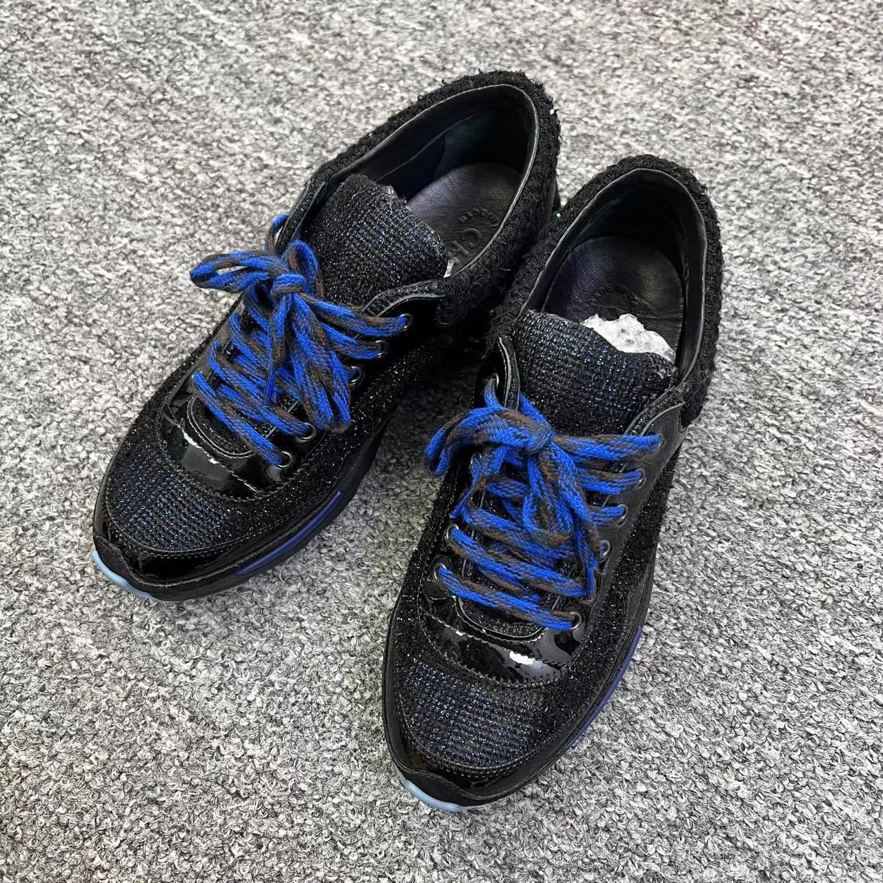 Chanel Chanel Black & Blue Wool Tweed Sneakers K12 Size US 6 / IT 36 - 2 Thumbnail