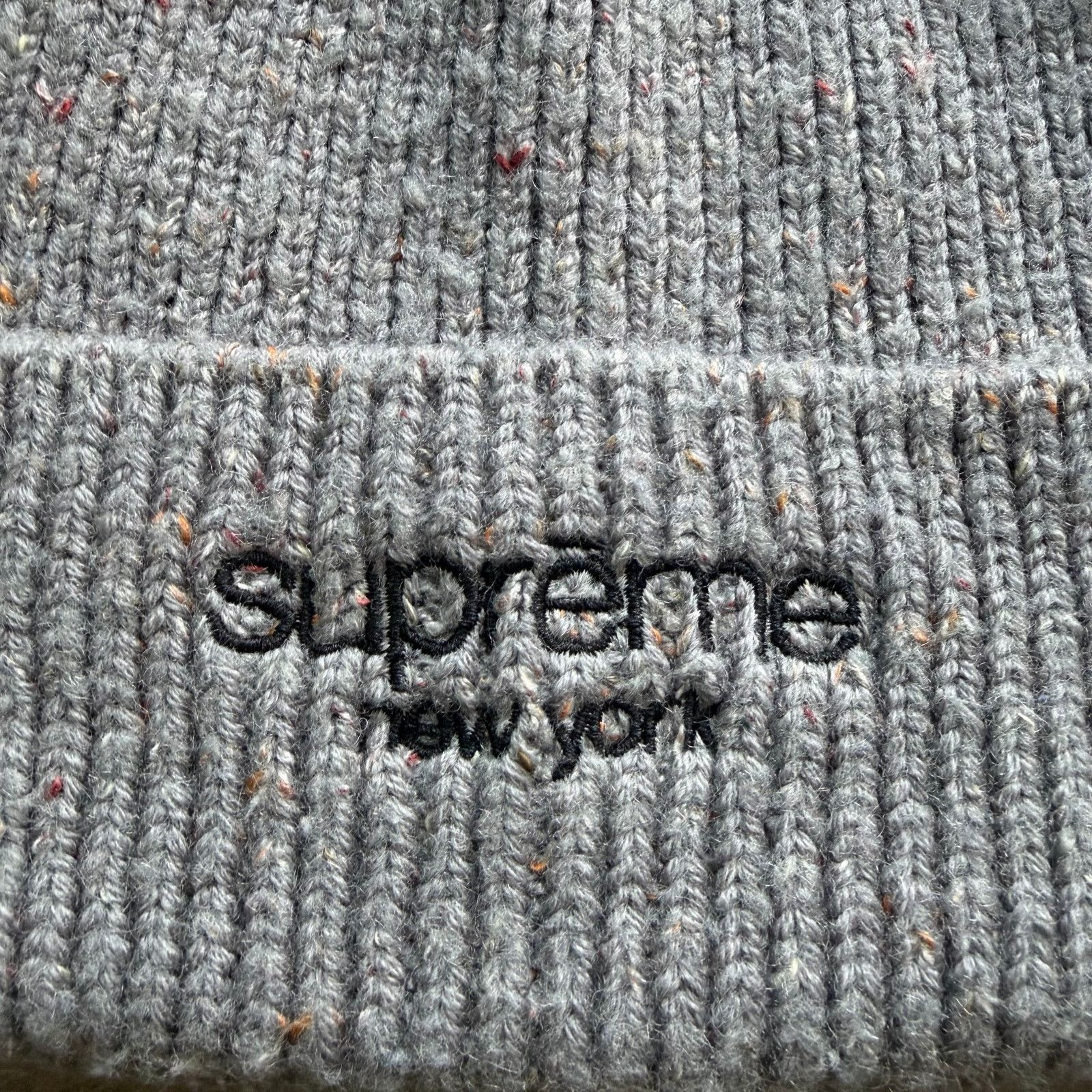 Supreme Supreme New York Grey Beanie Size ONE SIZE - 1 Thumbnail